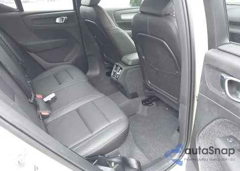 2025 Volvo Xc40 B5 Ultra Bright Theme z USA, uszkodzony, nr VIN YV4L12UF2S2519060